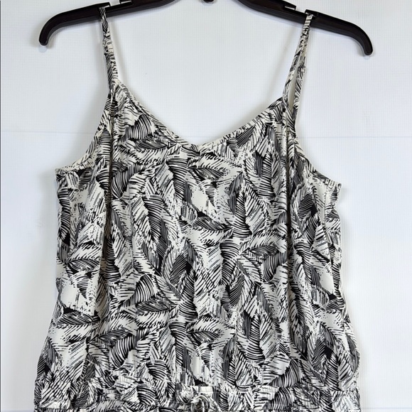 Banana Republic Black and Cream Tropical Print Jumpsuit, Size 6 - Picture 2 of 8